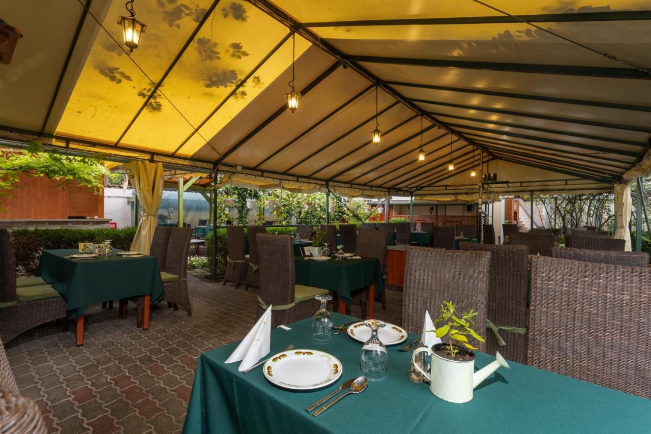 Illes Hotel 塞格德 外观 照片